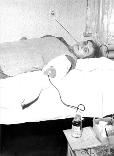 1965 - Véradás. Az ezt követő tíz évben közel ezer fő mintegy 400 liter vért adott. A gyáron belüli utolsó véradás 1990-ben volt